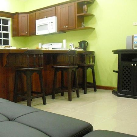 Piarco Village Suites Zewnętrze zdjęcie