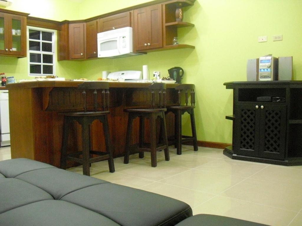 Piarco Village Suites Zewnętrze zdjęcie